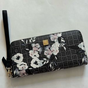 Anne Klein Wallet/Wristlet, lion head, many pockets